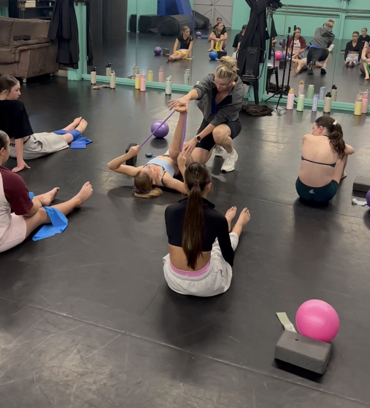 Floor-based conditioning with stability balls